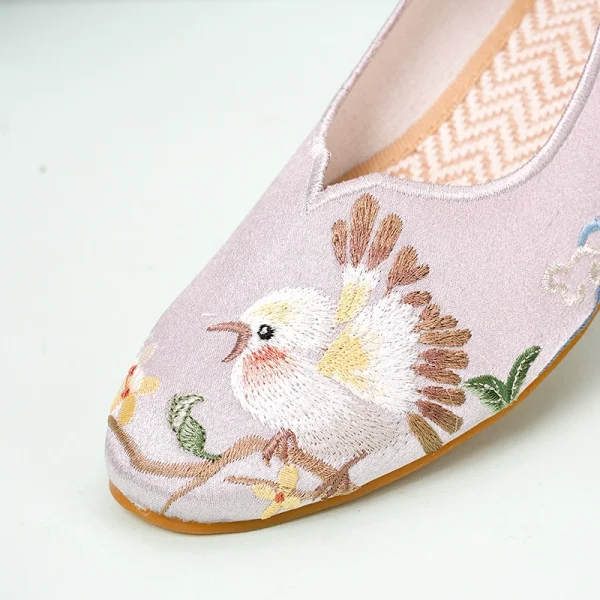 Spring and summer satin old Beijing cloth shoes women's single shoes low heel flat bottom ethnic style embroidered cheongsam shoes 723-95